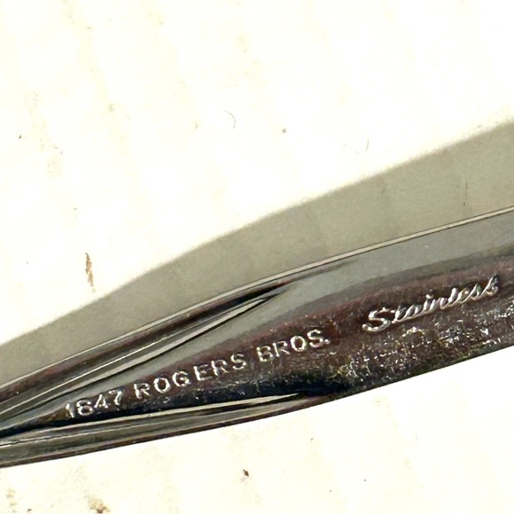 Miscellaneous Lot of 10 Pieces Stainless Flatware  Butter Knives Serving - Picture 2 of 3